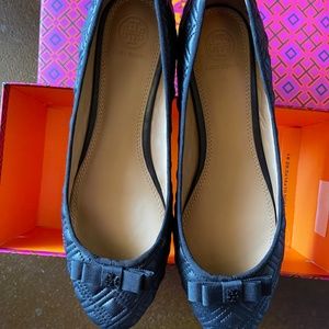 TORY BURCH, quilted, black flats with bow, size 9M - NWT